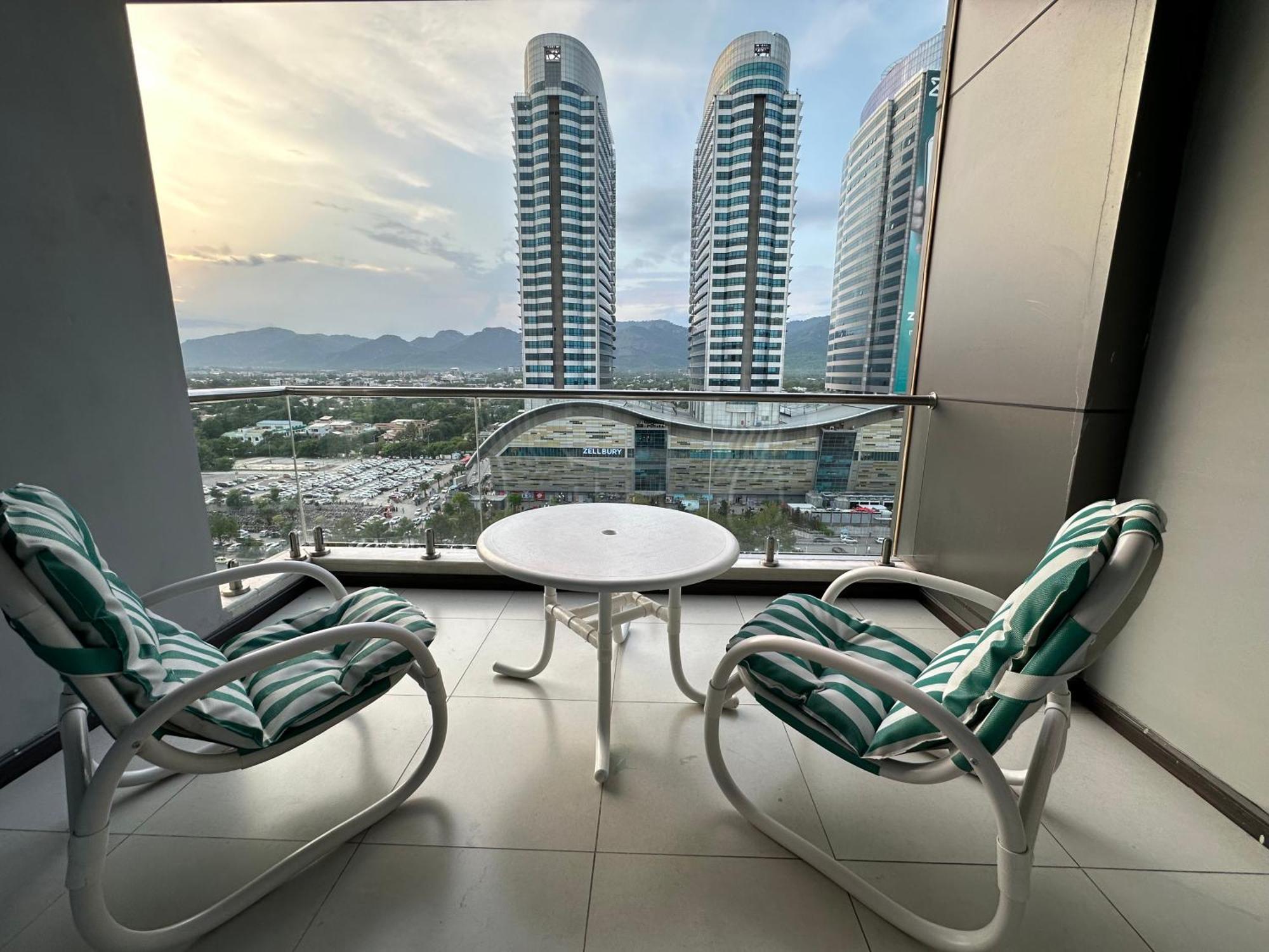 Cloud 9 Condos Elysium Tower 이슬라마바드 외부 사진